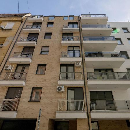 Bright Top Floor Home With Parking Budapeşte Dış mekan fotoğraf