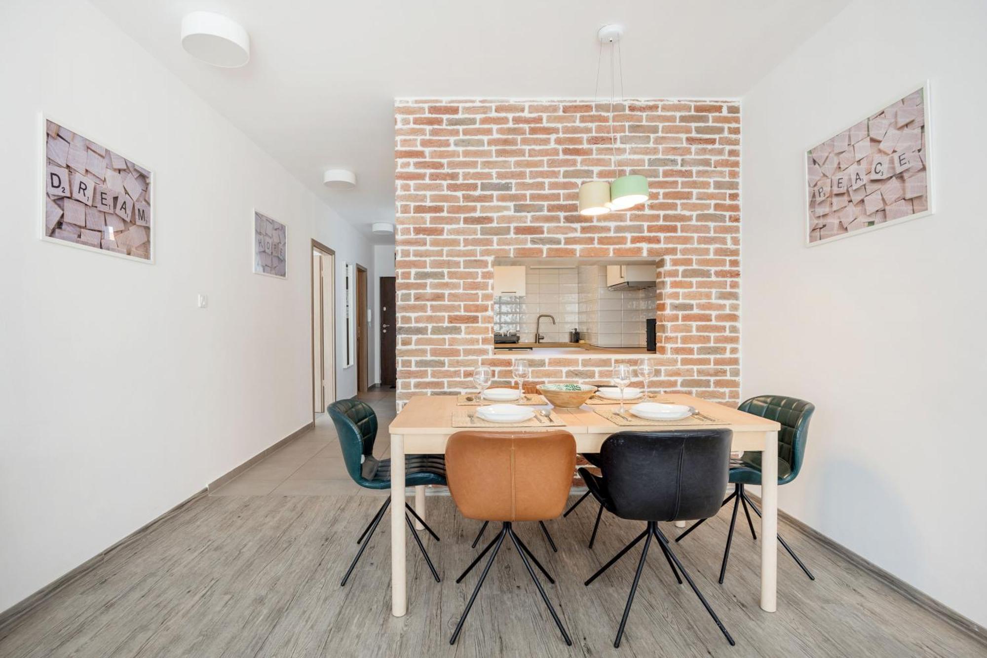 Bright Top Floor Home With Parking Budapeşte Dış mekan fotoğraf